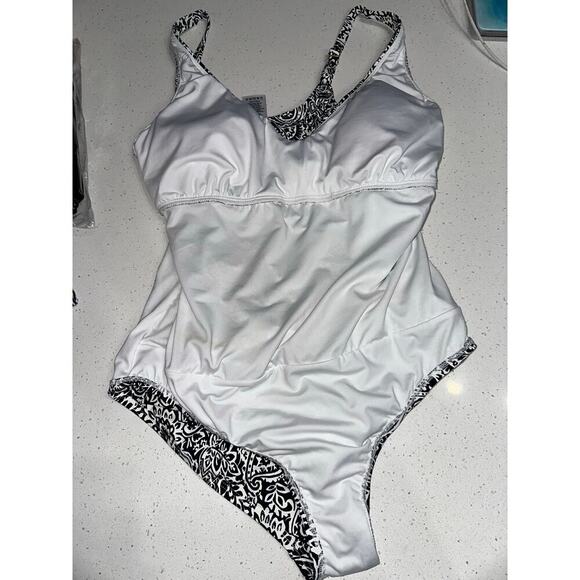 Land’s End Women’s One Piece Swim Suit Adjustable Strap Black Floral Modest XL - Picture 8 of 9